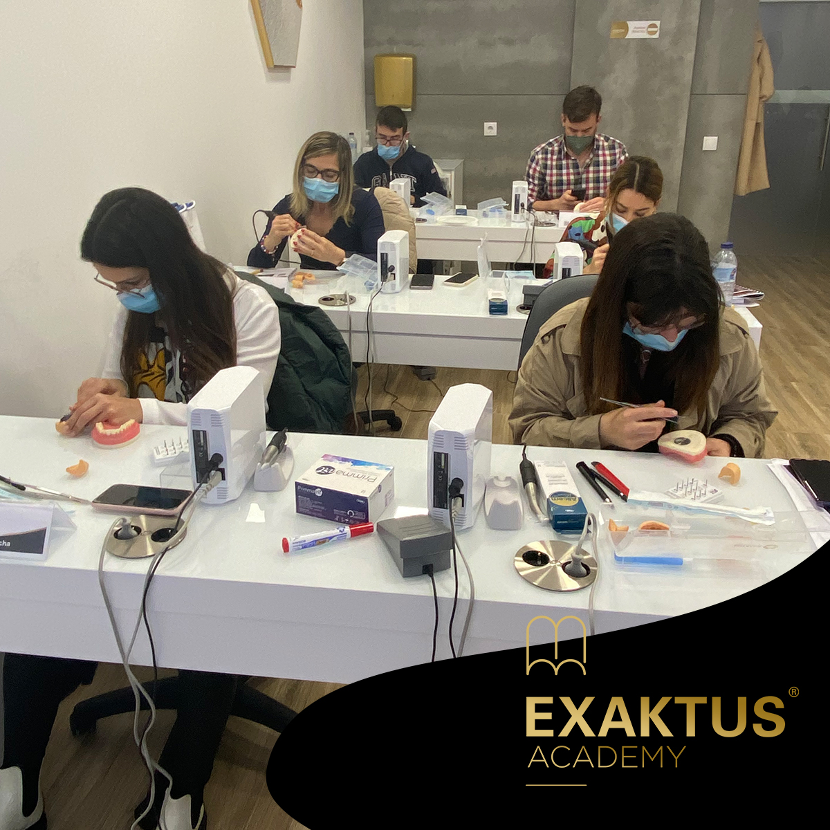 Curso Imersão em Cerâmicas Anteriores - Coroas, Facetas e Lentes de Contato